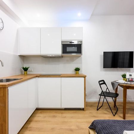 Cracow Rent Apartments - Spacious Apartments For 2-7 People In Quiet Area - Kolberga Street Nr 3 - 10 Min To Main Square By Foot Красков Екстериор снимка