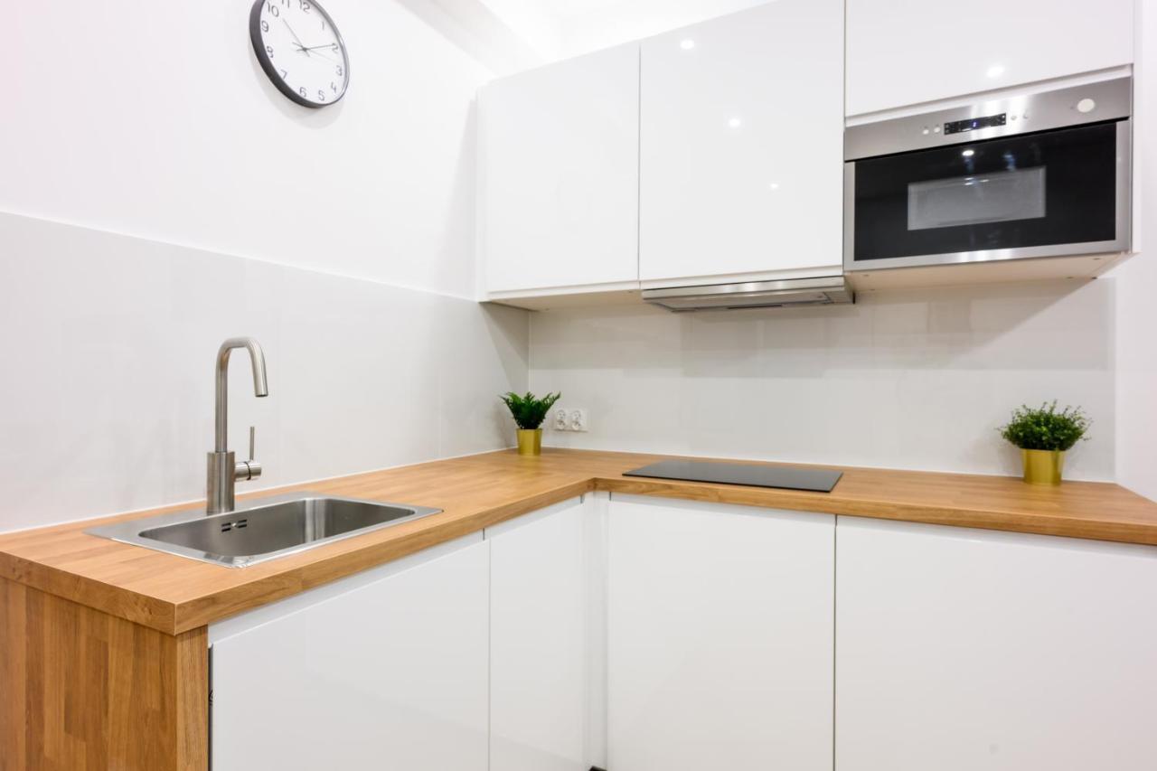 Cracow Rent Apartments - Spacious Apartments For 2-7 People In Quiet Area - Kolberga Street Nr 3 - 10 Min To Main Square By Foot Красков Екстериор снимка