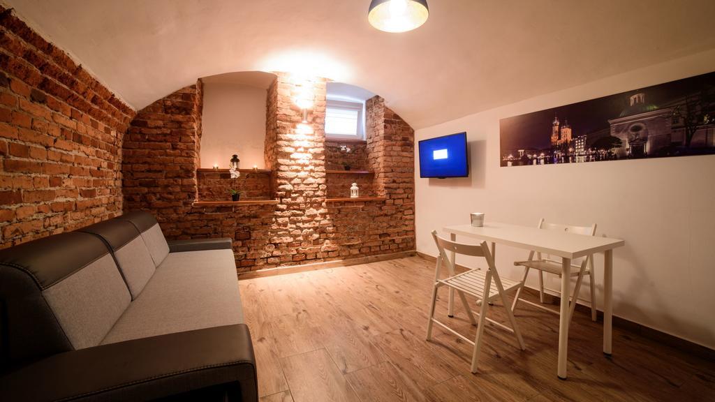 Cracow Rent Apartments - Spacious Apartments For 2-7 People In Quiet Area - Kolberga Street Nr 3 - 10 Min To Main Square By Foot Красков Екстериор снимка