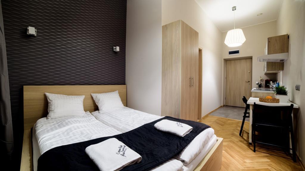 Cracow Rent Apartments - Spacious Apartments For 2-7 People In Quiet Area - Kolberga Street Nr 3 - 10 Min To Main Square By Foot Красков Екстериор снимка