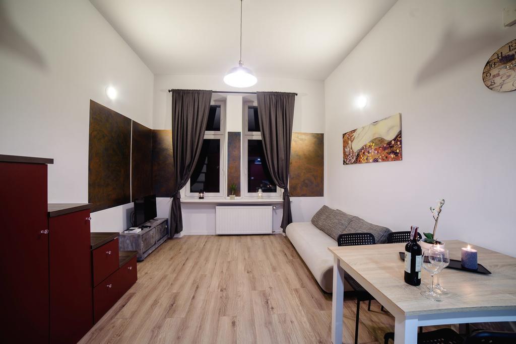 Cracow Rent Apartments - Spacious Apartments For 2-7 People In Quiet Area - Kolberga Street Nr 3 - 10 Min To Main Square By Foot Красков Екстериор снимка