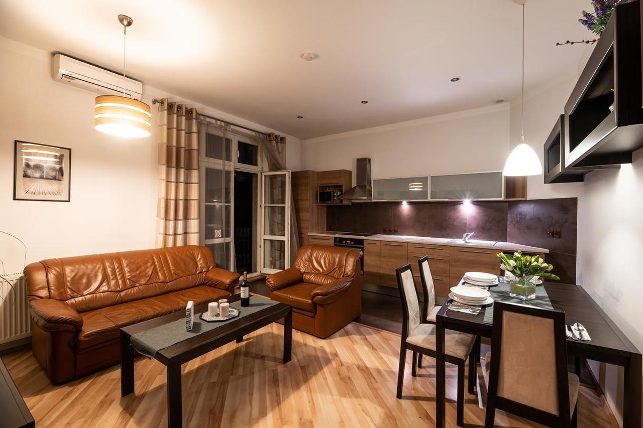 Cracow Rent Apartments - Spacious Apartments For 2-7 People In Quiet Area - Kolberga Street Nr 3 - 10 Min To Main Square By Foot Красков Екстериор снимка