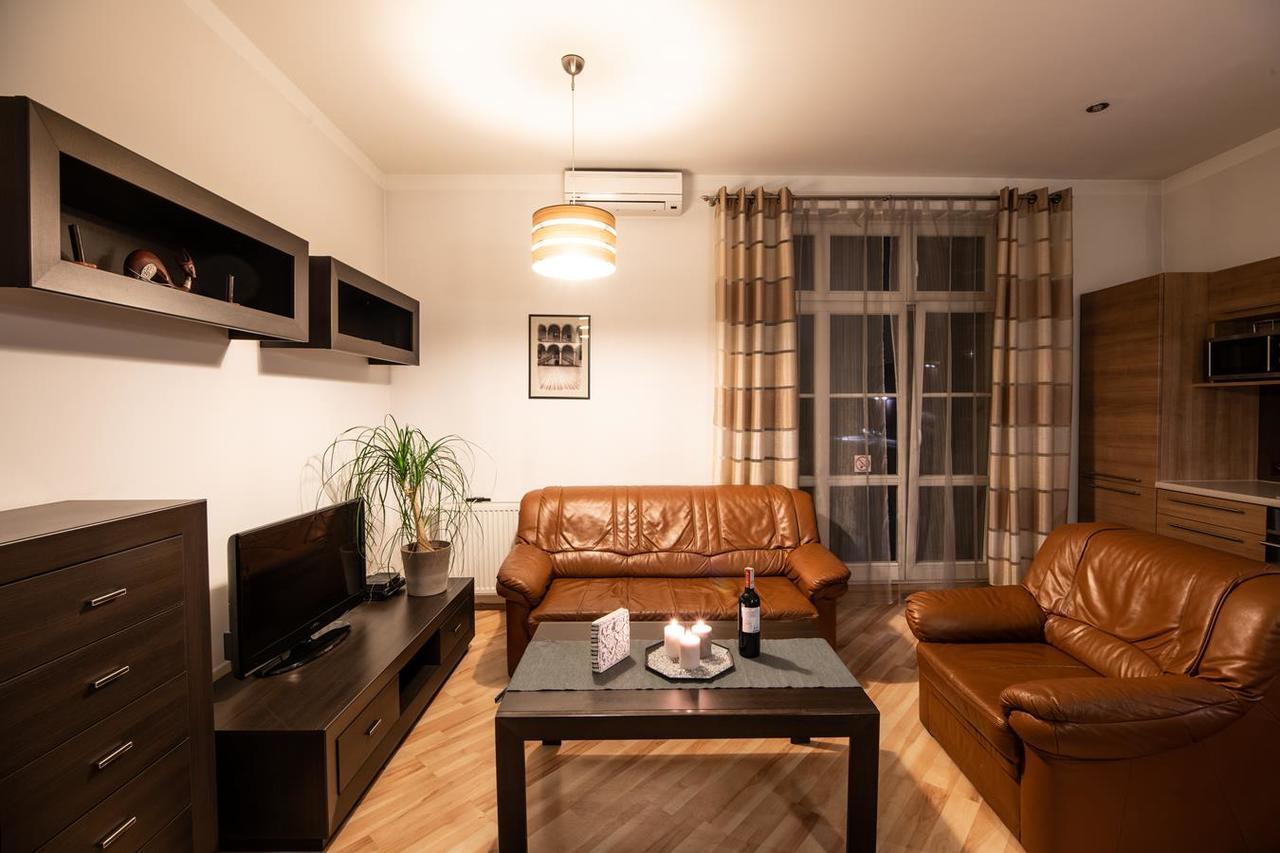 Cracow Rent Apartments - Spacious Apartments For 2-7 People In Quiet Area - Kolberga Street Nr 3 - 10 Min To Main Square By Foot Красков Екстериор снимка
