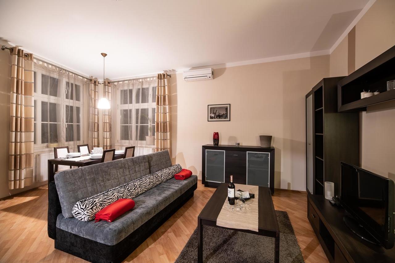 Cracow Rent Apartments - Spacious Apartments For 2-7 People In Quiet Area - Kolberga Street Nr 3 - 10 Min To Main Square By Foot Красков Екстериор снимка