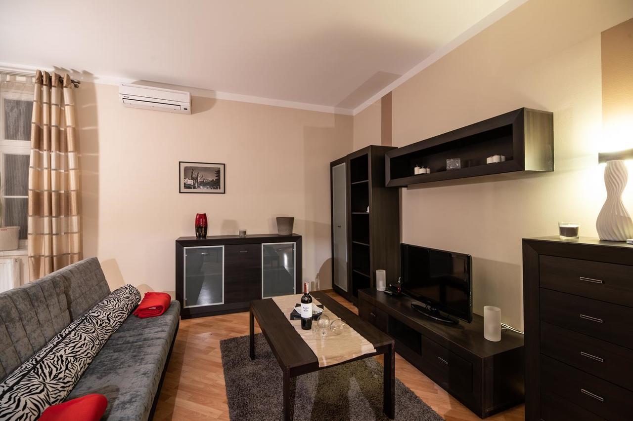 Cracow Rent Apartments - Spacious Apartments For 2-7 People In Quiet Area - Kolberga Street Nr 3 - 10 Min To Main Square By Foot Красков Екстериор снимка