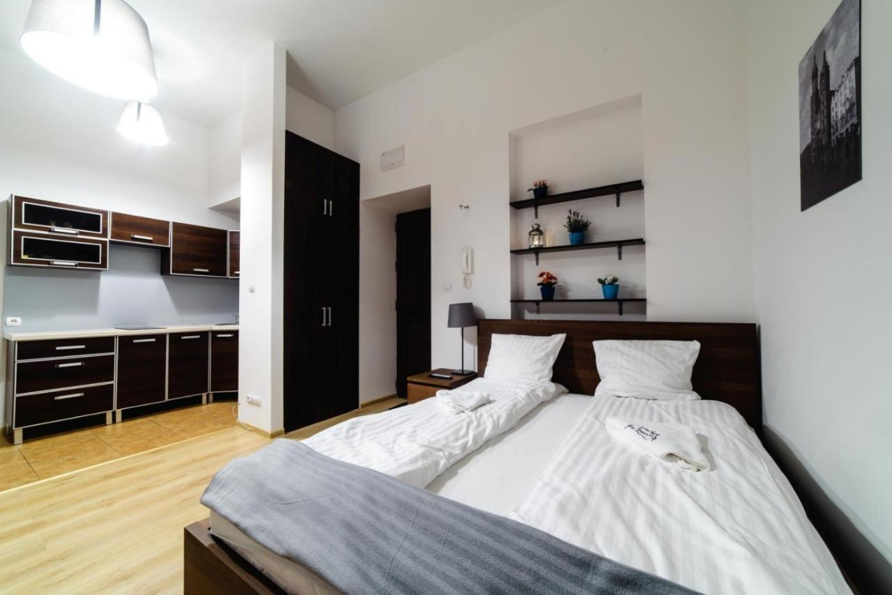 Cracow Rent Apartments - Spacious Apartments For 2-7 People In Quiet Area - Kolberga Street Nr 3 - 10 Min To Main Square By Foot Красков Екстериор снимка