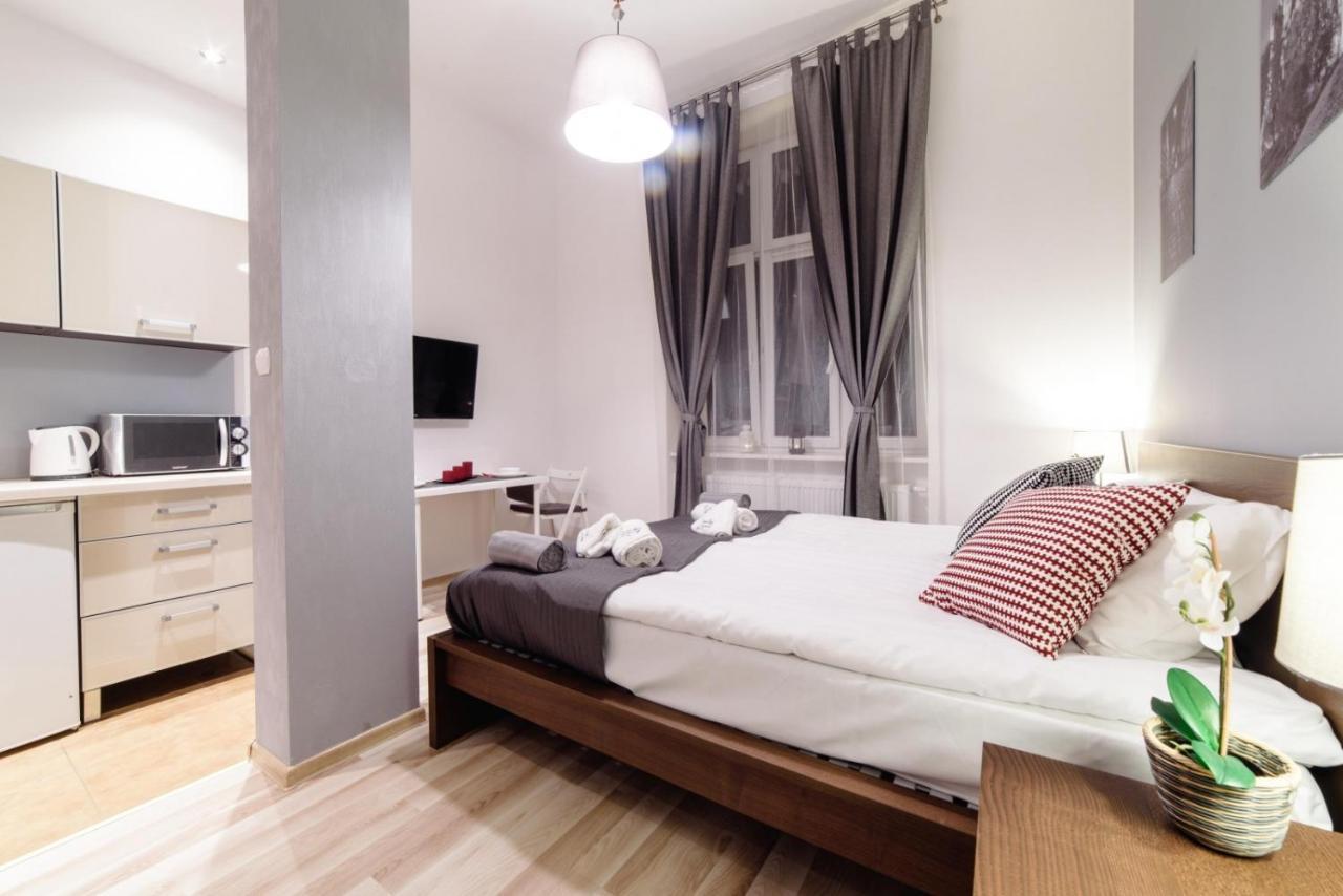 Cracow Rent Apartments - Spacious Apartments For 2-7 People In Quiet Area - Kolberga Street Nr 3 - 10 Min To Main Square By Foot Красков Екстериор снимка
