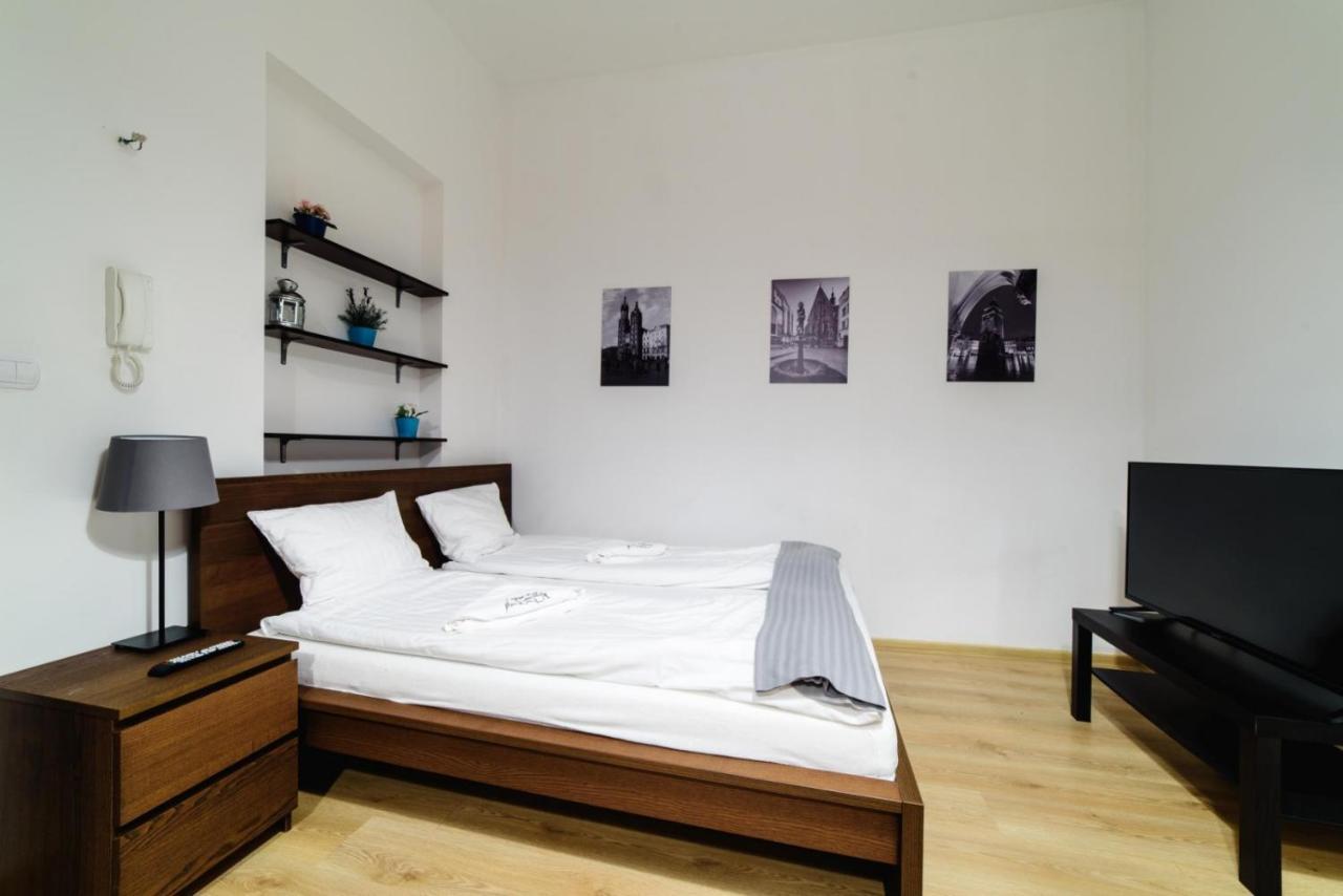 Cracow Rent Apartments - Spacious Apartments For 2-7 People In Quiet Area - Kolberga Street Nr 3 - 10 Min To Main Square By Foot Красков Екстериор снимка