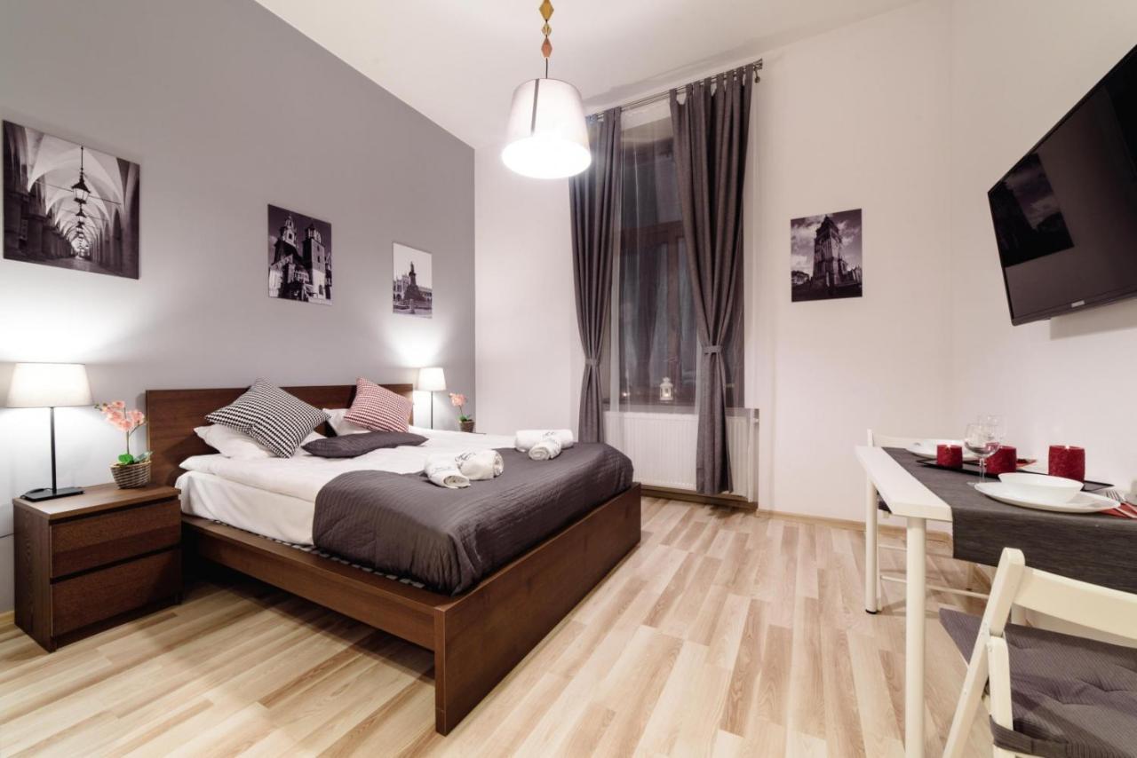 Cracow Rent Apartments - Spacious Apartments For 2-7 People In Quiet Area - Kolberga Street Nr 3 - 10 Min To Main Square By Foot Красков Екстериор снимка